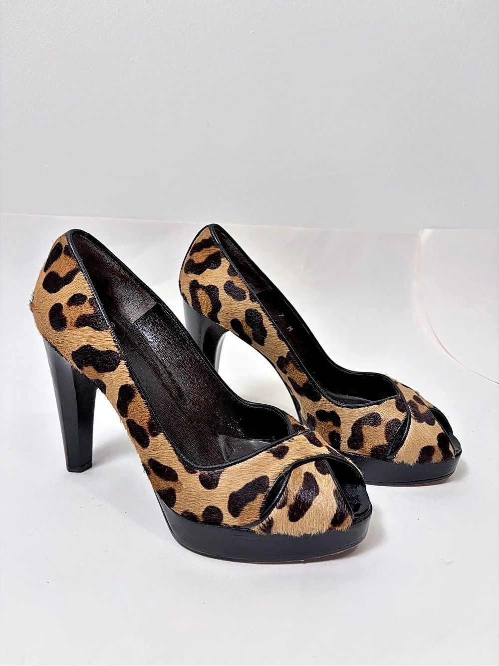 Stuart Weitzman for Scoop Leopard Peep-Toe Platform Pumps – Size 7